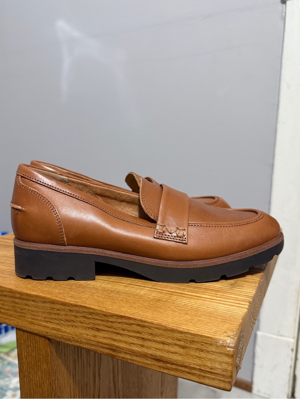 Vionic Cleo Cognac Brown Leather Loafers Womens 8 Lug Sole Slip On Comfort Shoes